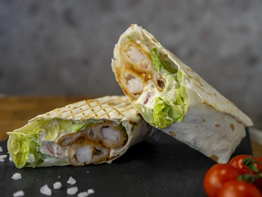 Ролл цезарь с креветками темпура