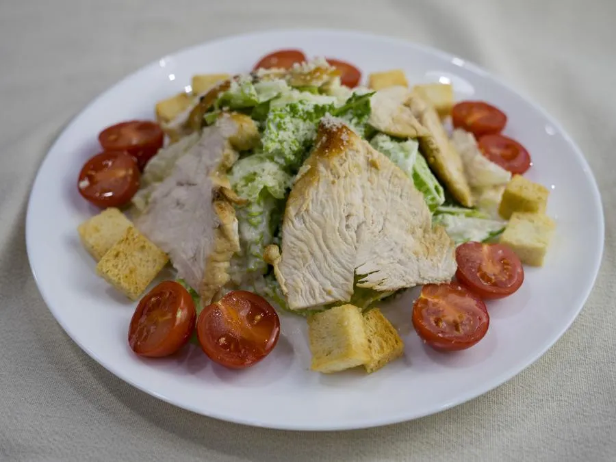 Салат Цезарь с курицей  