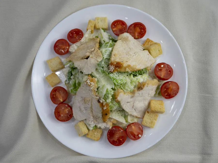 Салат Цезарь с курицей  